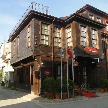 Lafontaine Butik 호텔 무단야
